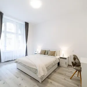 Apartment New Near Dancing House, Prague