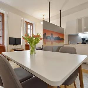 Historic Centre Viii Apartment